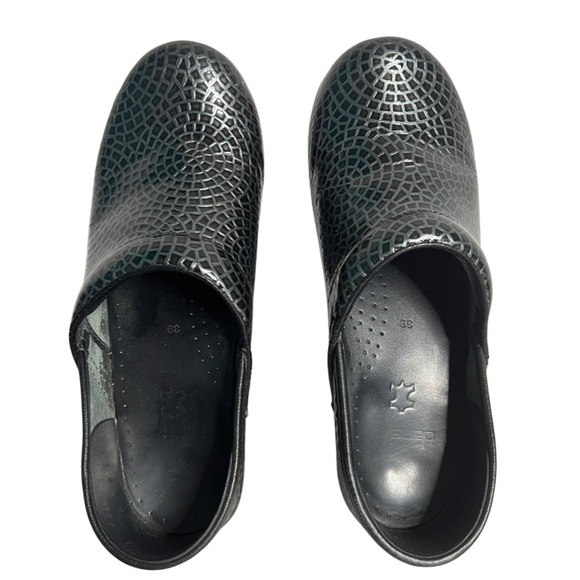 Dansko Mosaic Women’s Black Gray Patent Leather Slip On Clogs Shoes Size 8.5-9 - Picture 6 of 11